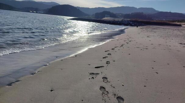 波打ち際の足跡 秋,海,浜の写真素材