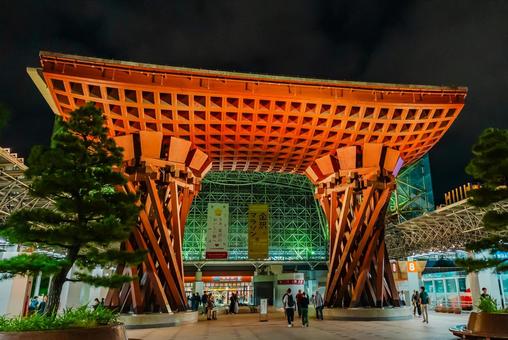 【石川】夜の金沢駅 【石川】夜の金沢駅 石川,金沢,街並みの写真素材