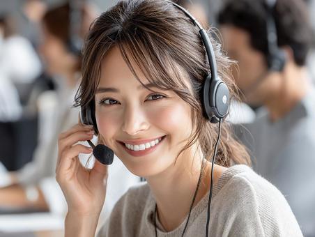 ヘッドセットをつけたカスタマーサービスの写真