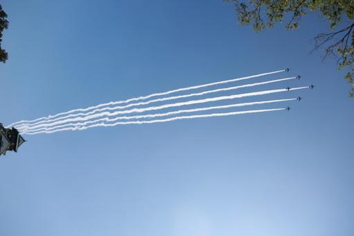 ブルーインパレスと大阪城の写真