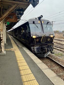 鳥栖駅に停車中のななつ星ｉｎ九州 ななつ星,クルーズトレイン,jr九州の写真素材