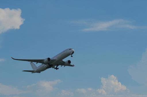 飛行機と青空 飛行機と青空 飛行機,旅客機,ジェット機の写真素材