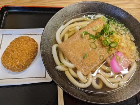 コロッケときつねうどん コロッケときつねうどんの写真