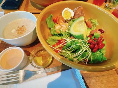 サラダとスープ サラダとスープの写真