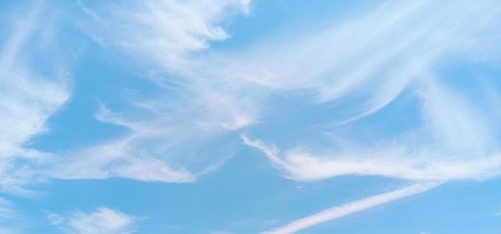 白い羽衣のような雲 白い羽衣のような雲の写真
