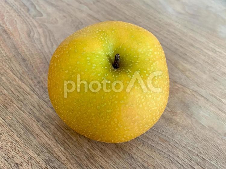 テーブルの上に置かれた梨 梨,なし,ナシの写真素材