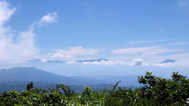 白馬五竜から望む夏の浅間山方面 白馬五竜から望む夏の浅間山方面 白馬五竜高山植物園,夏山,雲海の写真素材