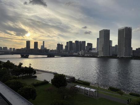 豊洲から眺める夕景 豊洲から眺める夕景 豊洲駅,市街地,自然の写真素材