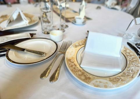 コース料理のテーブル コース料理のテーブルの写真