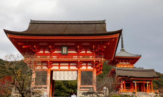 京都清水寺仁王門 京都清水寺仁王門の写真