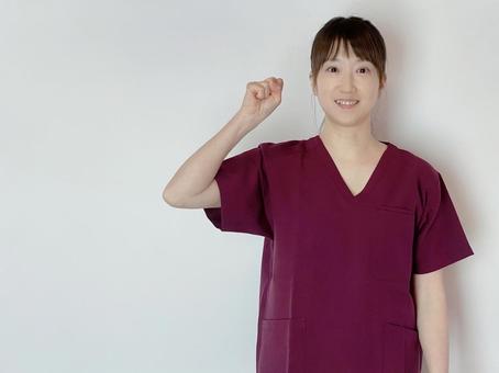 ガッツポーズをする看護師(医療従事者) ガッツポーズ,応援,喜びの写真素材