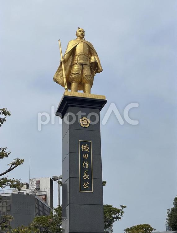 岐阜駅の黄金の織田信長像02 岐阜駅,黄金像,織田信長の写真素材