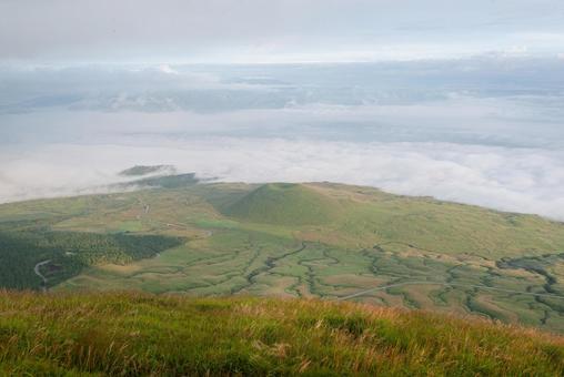 熊本県　杵島岳から望む米塚 熊本県,熊本,九州の写真素材
