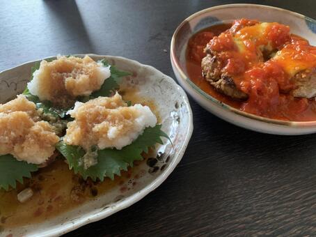 手作りの和風おろしとイタリアンハンバーグ ハンバーグ,大葉,チーズの写真素材