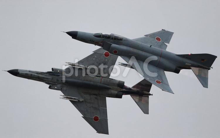 ブレイクするF-4ファントム戦闘機 飛行機,戦闘機,航空機の写真素材