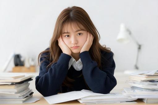 勉強に疲れた女性のイメージ 勉強に疲れた女性のイメージの写真