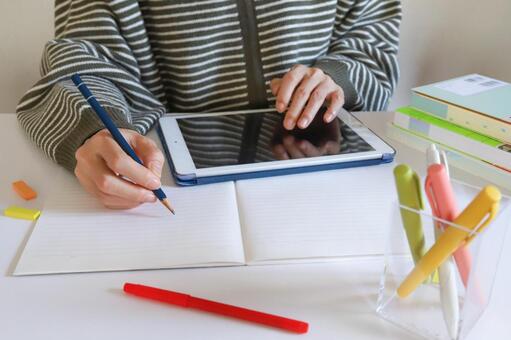 オンライン学習　受験勉強 オンライン学習,勉強,受験生の写真素材