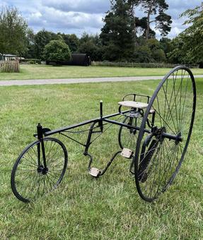 19世紀頃のイギリスの三輪車 19世紀頃のイギリスの三輪車 アンティーク,イギリス,19世紀の写真素材