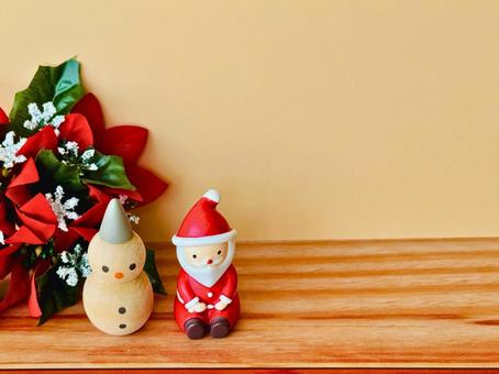 ポインセチアとサンタと雪だるま クリスマス,サンタ,雪だるまの写真素材