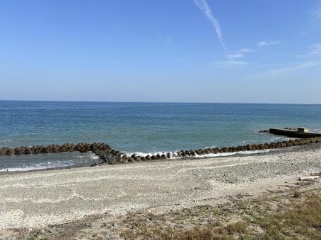 青い空と穏やかな波が寄せる海岸 海,青空,自然の写真素材