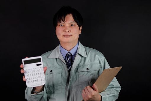 作業服の男性と計算機 作業服の男性と計算機 作業服,男性,計算機の写真素材
