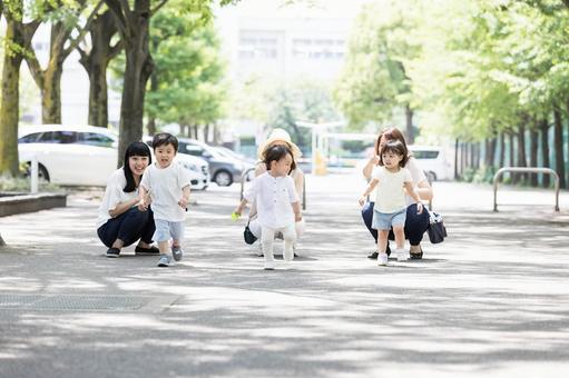 ママ友 母親 育児  ママ友 母親 育児  ママ友,公園,女性の写真素材