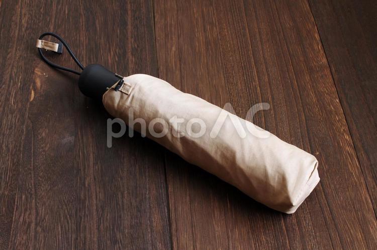 折りたたみ傘の閉じた状態 折りたたみ傘,傘,雨具の写真素材