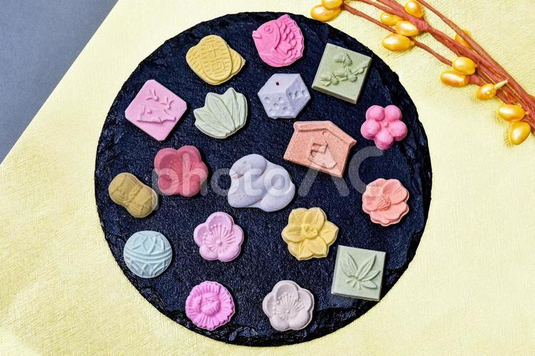 和菓子　干支　巳01 和菓子,正月,巳の写真素材