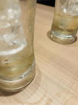 飲みかけのハイボール、コピースペース ハイボール,お酒,ウイスキーの写真素材