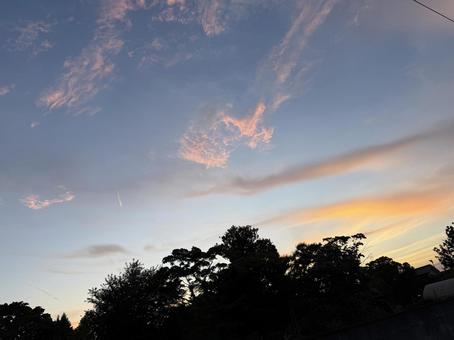 幻想的な夕方の空模様 幻想的な夕方の空模様 雲,空,風景の写真素材