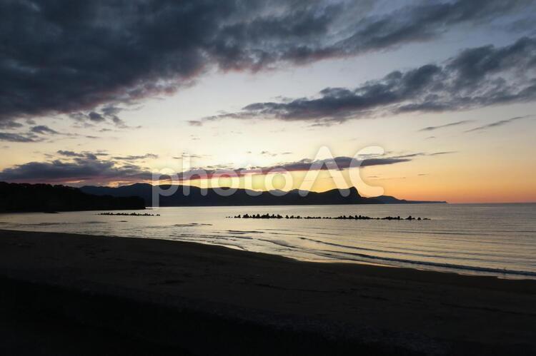 海辺の夕暮れ  海辺,海,夕暮れの写真素材