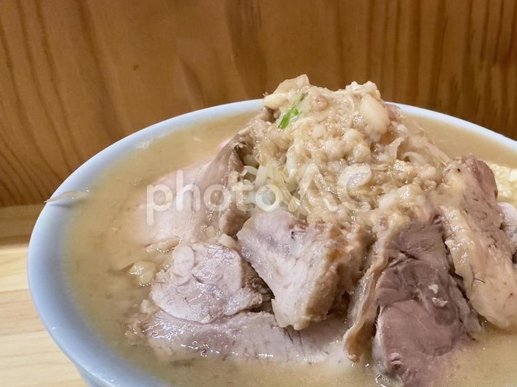 こってりマシマシ二郎系ラーメン 二郎,マシマシ,ニンニクの写真素材