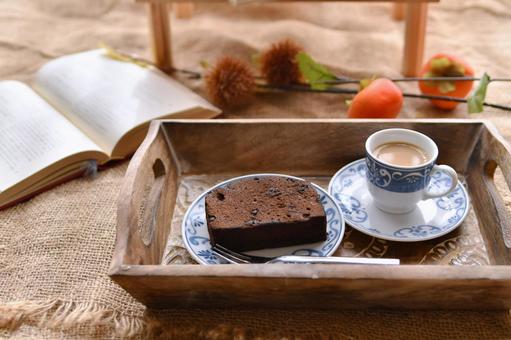 秋のコーヒータイム コーヒータイム,本,読書の写真素材
