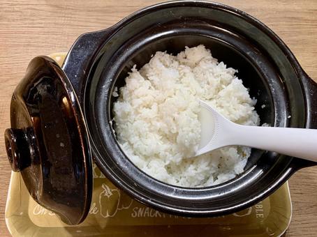 土鍋で炊き立て おいしいご飯 土鍋で炊き立て おいしいご飯 土鍋,炊く,米の写真素材