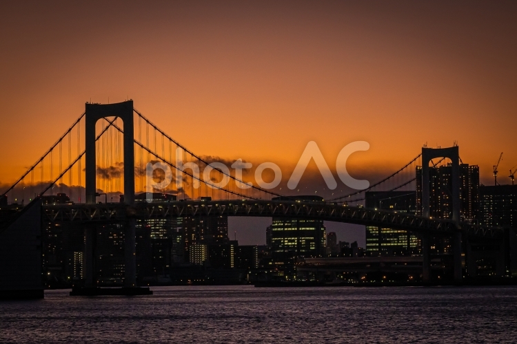 東京　夕暮れのレインボーブリッジの風景 東京,東京都,お台場の写真素材