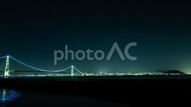 ネオンの橋と星夜の交差点 ネオン,大橋,星夜の写真素材