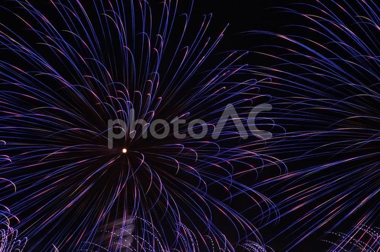 画面いっぱいの青い花火 花火,花火大会,打ち上げ花火の写真素材