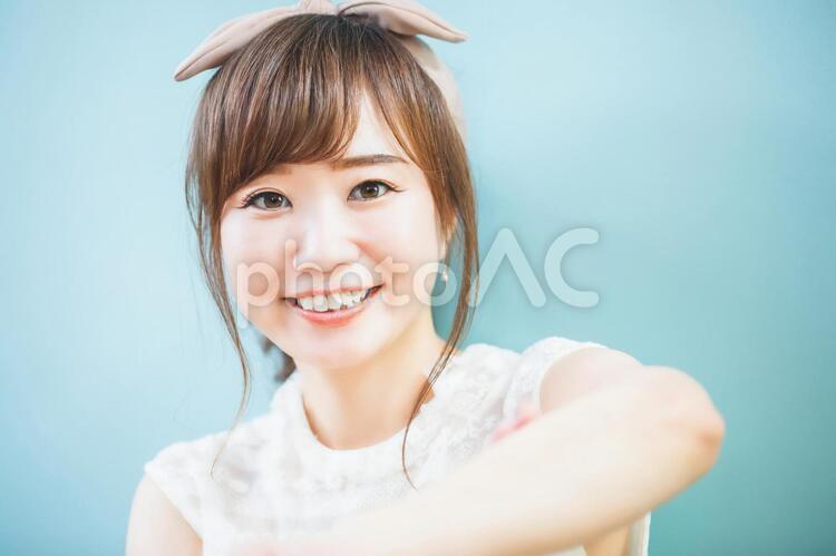 クリームを塗る女性 クリーム,ボディクリーム,保湿の写真素材