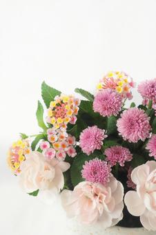 フラワーアレンジメント 洋菊・ランタナ フラワーアレンジメント 洋菊・ランタナ 花,フラワーアレンジメント,コピースペースの写真素材