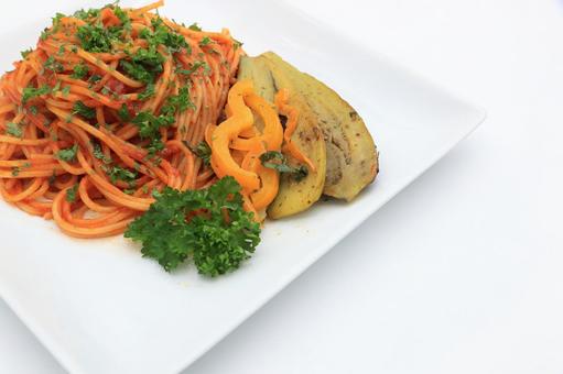 アラビアータに焼茄子を添えて パスタ,スパゲティ,アラビアータの写真素材
