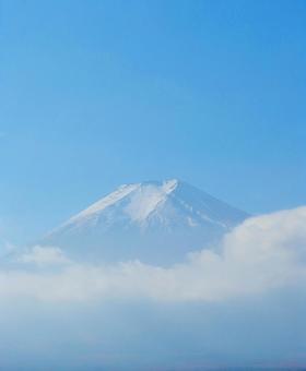 青空に浮かぶ雪化粧の富士山と雲海 富士山,雪化粧,雪の写真素材