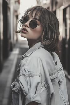 サングラスモデル女性 サングラスモデル女性の写真
