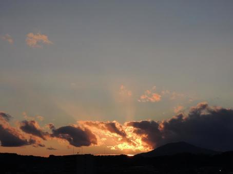 空 夕焼け オレンジ 空 夕焼け オレンジ 空,夕焼け,夕陽の写真素材