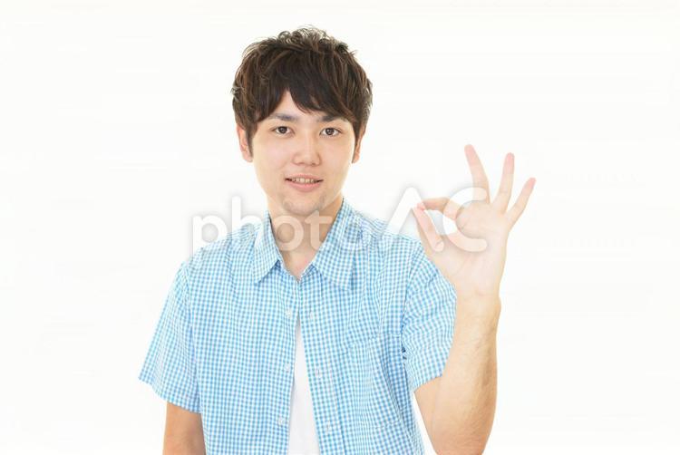 OKサインを出す笑顔の男性 男,男性,ジェスチャーの写真素材