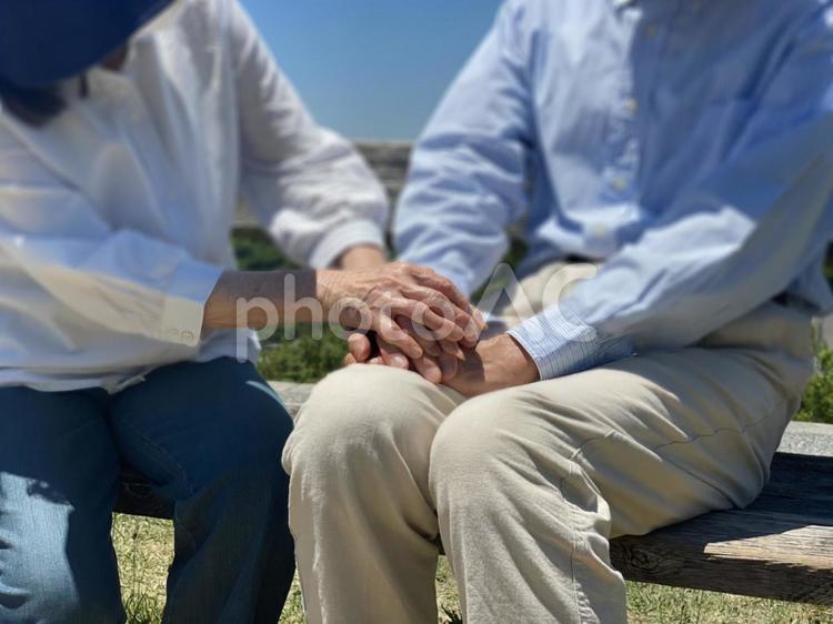 Hands that accumulate in long-term care, JPG Hands that accumulate in long-term care, old care, old 々 care, elderly couple, JPG