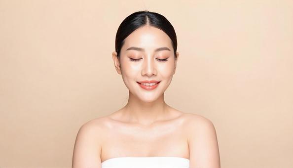 ビューティーイメージ 目をつむる女性 ビューティーイメージ 目をつむる女性の写真