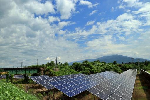ソーラーパネルと夏空 ソーラーパネルと夏空 ソーラーパネル,発電,ソーラー発電の写真素材