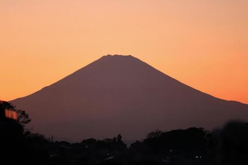 夕暮れの富士山 夕暮れの富士山 富士山,富士,夕方の写真素材