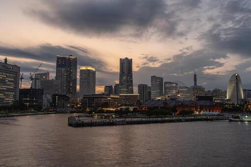 日没前のみなとみらい みなとみらい,繁華街,デートスポットの写真素材