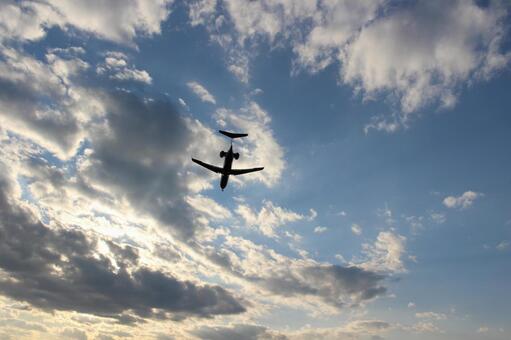 飛行機と雲 飛行機と雲の写真